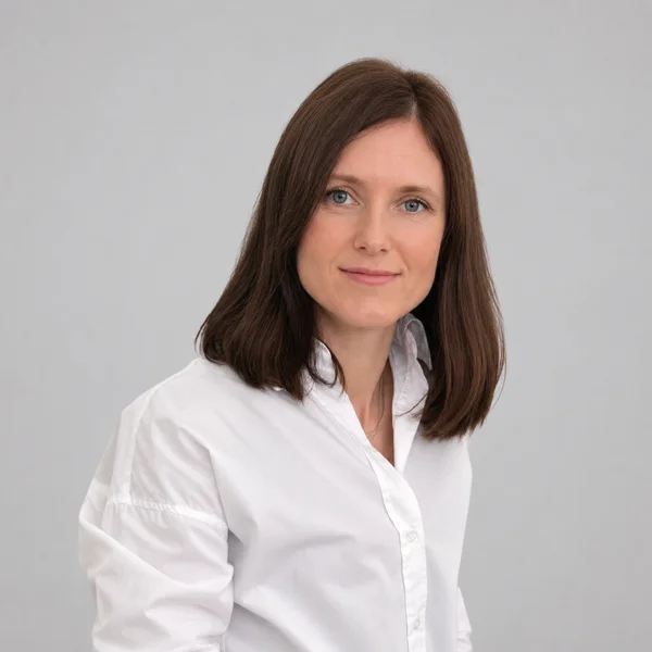 Portrait of Nives Markelj, Head of Creator Team at SaleSqueze.
